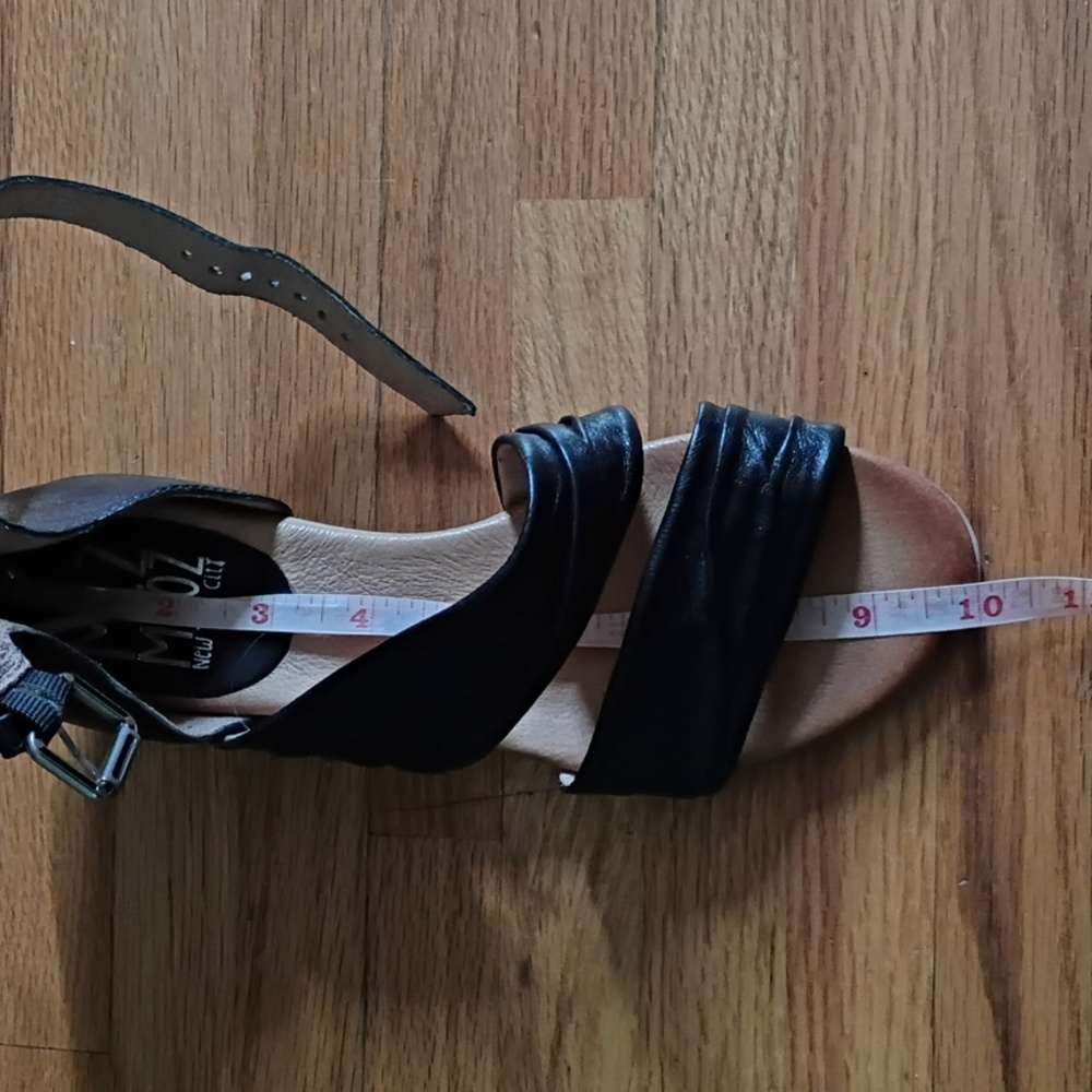 Miz Mooz Cassi Black Leather Strappy Sandals Wide 39 - Picture 12 of 12